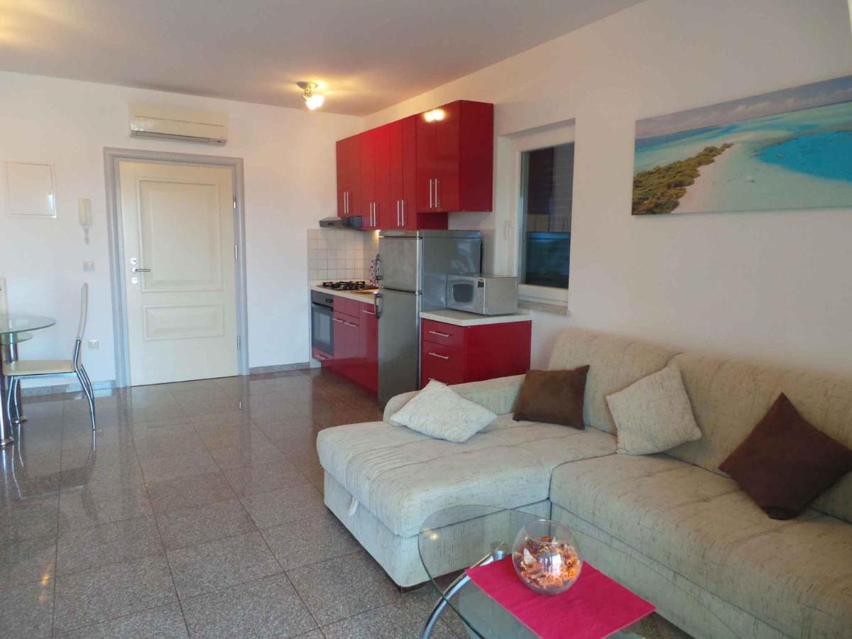 Holiday Home In Malinska/Insel Krk 13031 エクステリア 写真